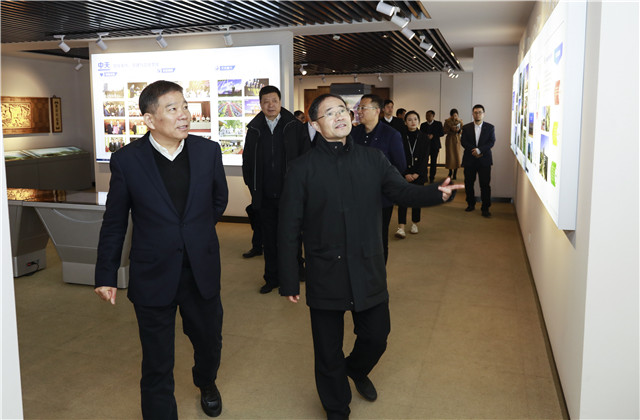 浙江省委常委、政法委书记王昌荣走访调研公海赌船710控股集团总部时指出 ——保持“亲清”政企关系，为企业做实事、解决实际困难