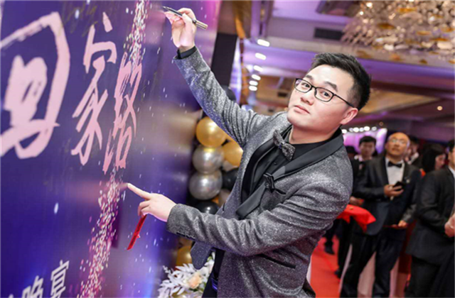 【高光“疫”事】勇敢逆行的特殊“网约车”——公海赌船71090后，用信念打通生命运输线