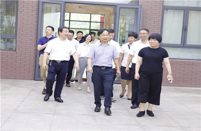 金华市教育局局长楼伟民来到公海赌船710国际学校走访调研