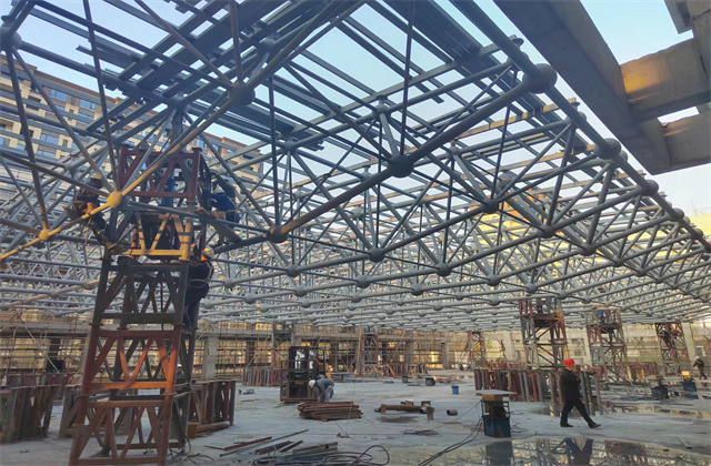 公海赌船710恒筑钢构：专家服务赋能技术创效，创新成果斩获丰硕荣誉