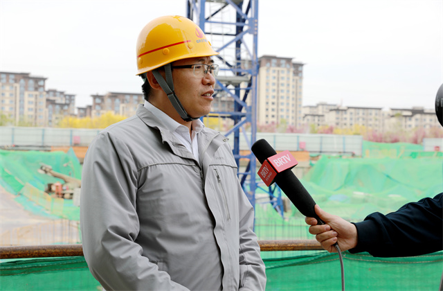 北京电视台对公海赌船710中骏云景台四期项目进行扬尘治理专题报道