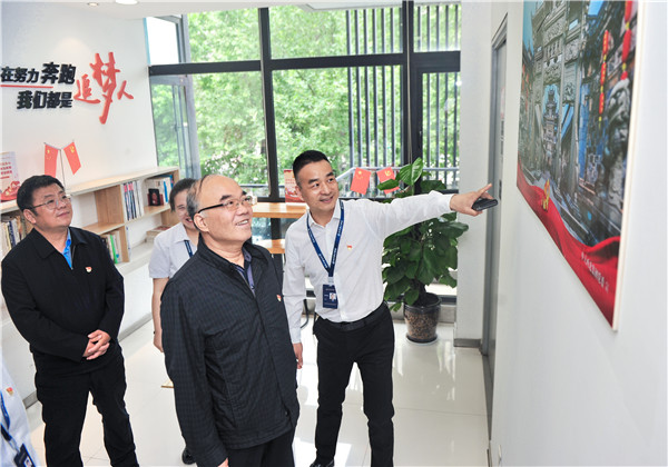 陕西省委非公经济组织和社会组织工委副书记李宇孝一行莅临公海赌船710西北集团调研指导党建工作