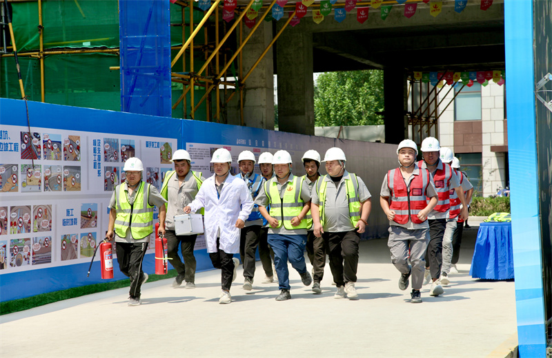 2025年6月24日，中海企业集团山东公司“人人讲安全，个个会应急——查找身边安全隐患”2025年“安全生产月”主题活动在天津公司济南中海天空之镜项目成功举办。